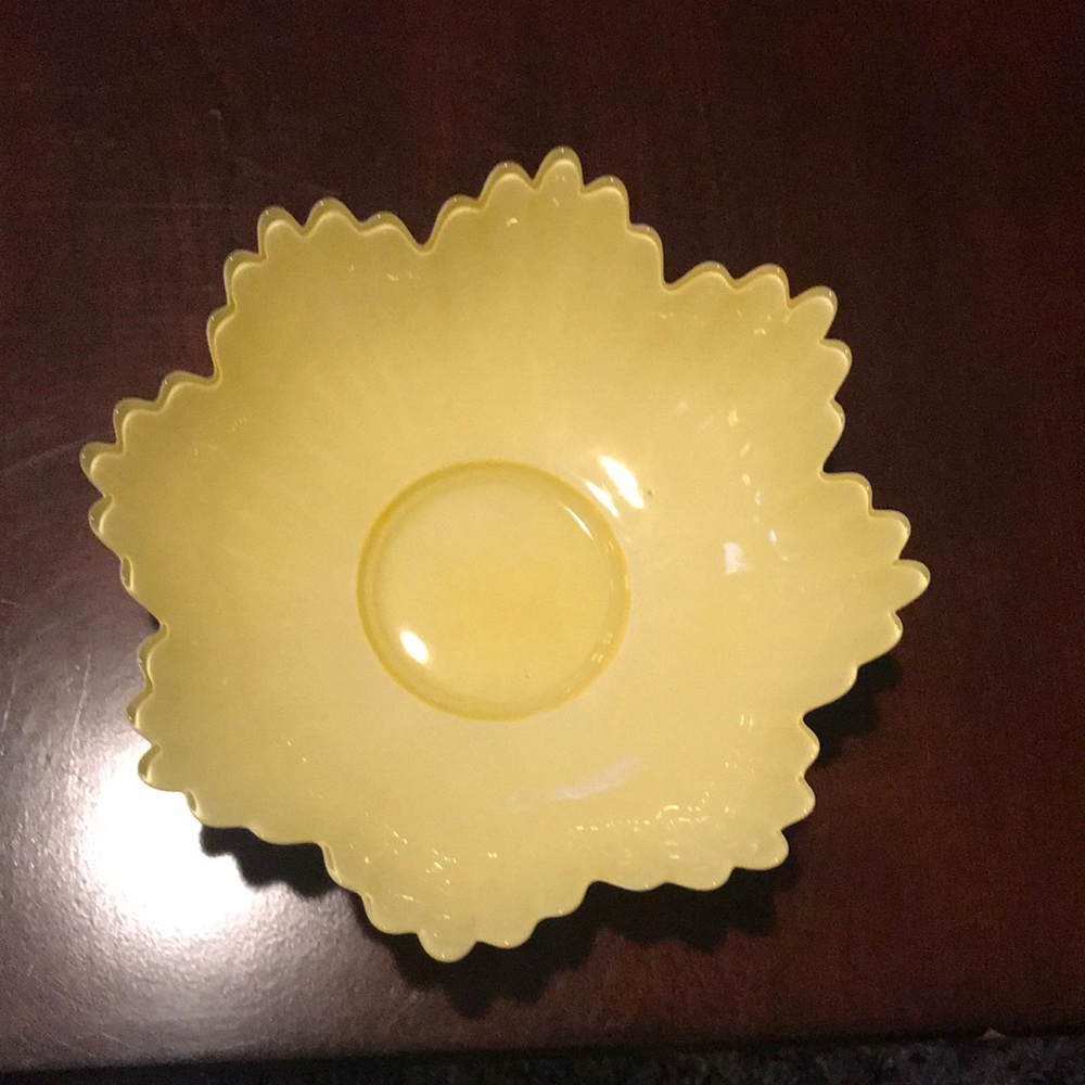 Set of 4 Bright yellow flower shaped glass bowls